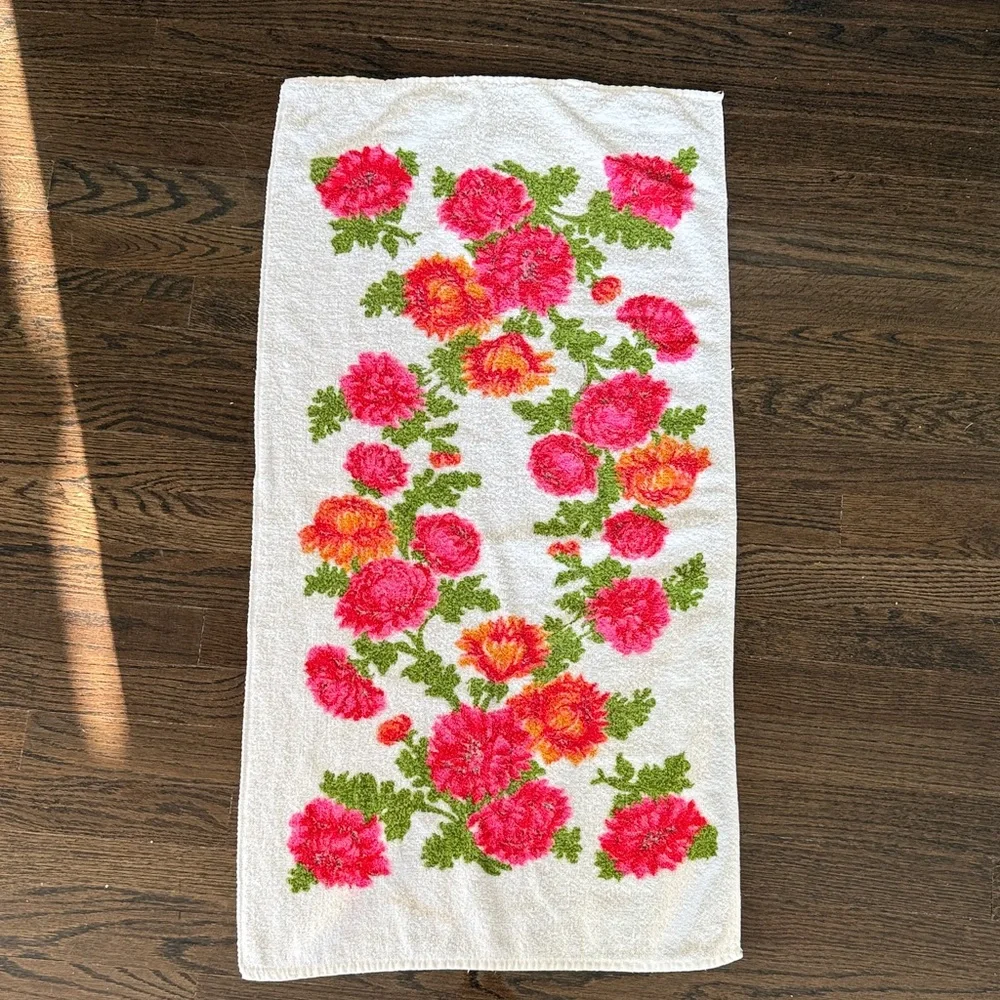 Canon Vintage Floral Bath Hand Towel Terrycloth Pink and Orange Flowers